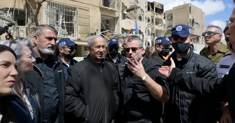 ইরানের হামলায় ক্ষতিগ্রস্ত ভবন পরিদর্শনে বেনইয়ামিন নেতানিয়াহু